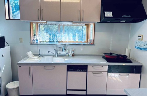 Yufuin Onsen House | In a quiet, green environment, with free parking, your room is in the middle of the ocean, you have your own spacious wooden room, a spacious living room with outdoor seating, and your own private garden with a roast fireplace.