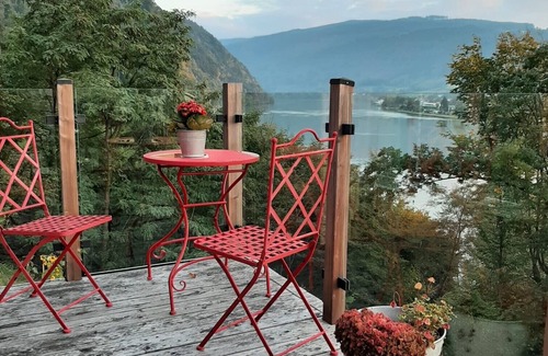 Obernzell House | In an exclusive secluded location a dreamlike vacation home with a breathtaking view of the Danube