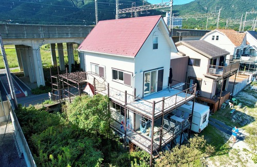 Minami-komatsu Cottage | In front of Lake Biwa! A private lakefront experience