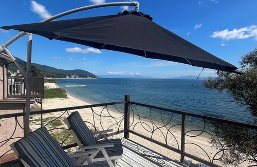 Minami-komatsu Cottage | In front of Lake Biwa! A private lakefront experience