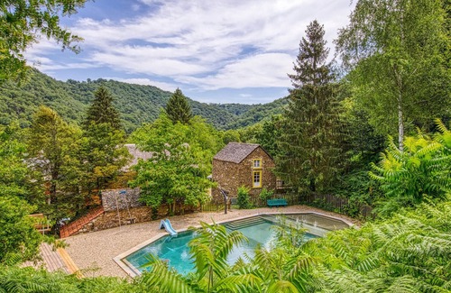 Mirandol-Bourgnounac House | In idyllic location of a forest and near the river Vaur is this cozy wooden house.
