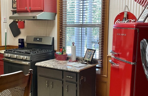 Historic Downtown Apalachicola Apartment | In the Heart of Apalachicola~Walk Everywhere!~Pet Friendly Studio Apartment