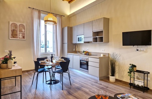 Sant' Ambrogio Apartment | In the Heart of Florence