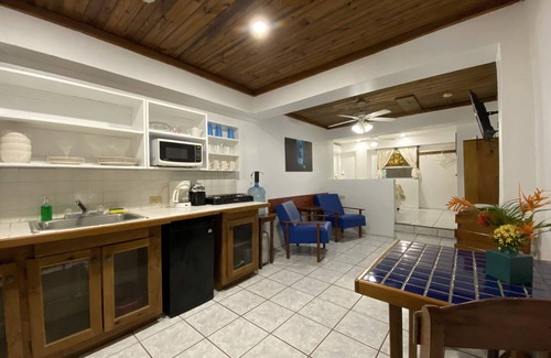 Antoneys Cay Apartment | In the heart of West End, Roatan - Mariposa Lodge - Unit 2