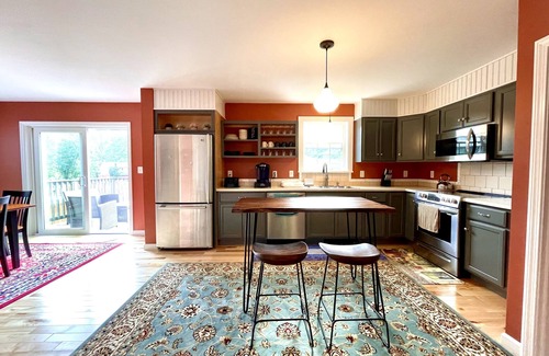 Bar Harbor Cottage | In-town Bar Harbor cottage close to Acadia National Park entrance w/home office