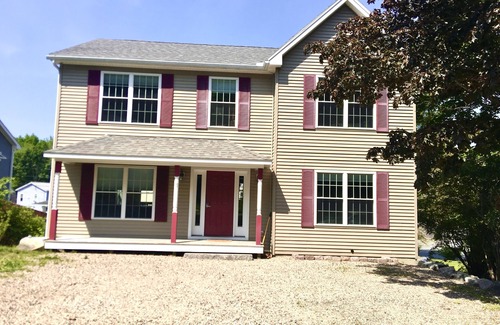 Bar Harbor Cottage | In-town Bar Harbor cottage close to Acadia National Park entrance w/home office