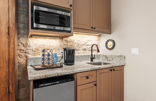 Fredericksburg House | In Town Villas | On Austin St. |Private Fireplaces and Hot Tubs