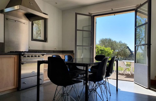 Uzes House | In Uzès, Bastide with high-end services, 2 minutes from the center, salt pool