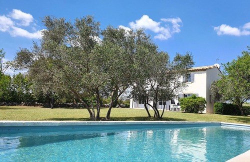 Uzes House | In Uzès, Bastide with high-end services, 2 minutes from the center, salt pool