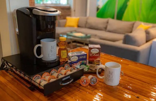 Laurel Apartment | Incognito #3 : located 1 block from The Scotsman