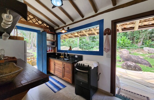 Praia de Taubate House | Incrível Bangalô com Vista Para o mar em Meio a Natureza