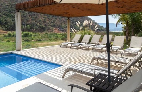 Centro House | Increíble Propiedad con Inmenso Jardín y Alberca!