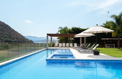 Centro House | Increíble Propiedad con Inmenso Jardín y Alberca!