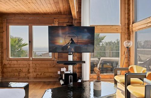 Cabrita House | Increíble Villa de madera con vistas al mar