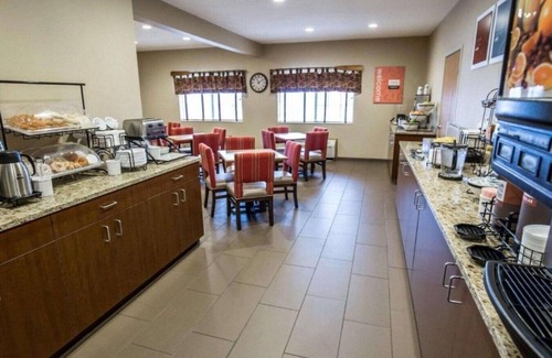 Le Claire House | Incredible Mississippi views from our cozy Room !
