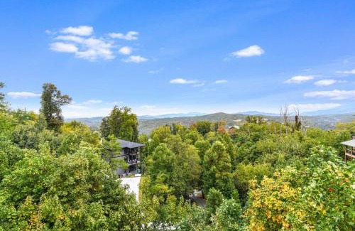 Chalet Village North Ski Chalet | Incredible Mountain Views! Chalet Village Gatlinburg