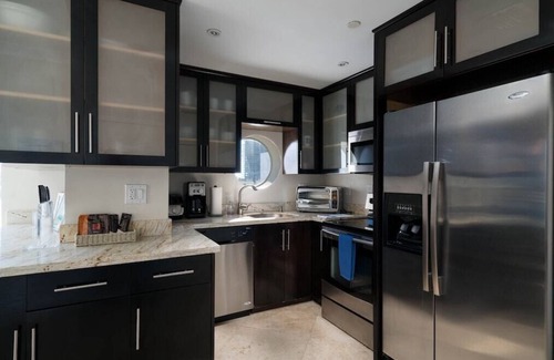 South of Fifth Condo | Incredible Ocean Views! Luxury 2BD in Heart of South Beach & Steps to the Sand!