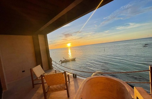 Bouvet Island Apartment | Incredible Suite Room with POOL VIEW & TUB/1 King Size