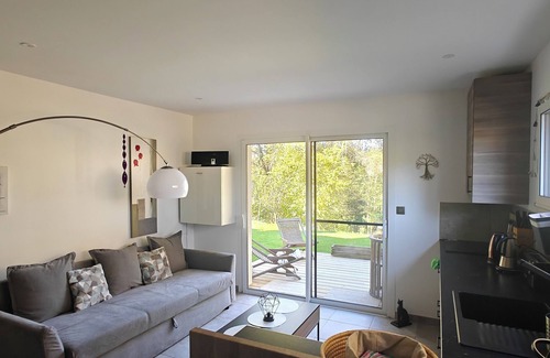 Creon House | Independant guesthouse in design villa with swimmingpool, close to Bordeaux