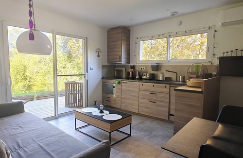 Creon House | Independant guesthouse in design villa with swimmingpool, close to Bordeaux