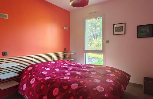 Creon House | Independant guesthouse in design villa with swimmingpool, close to Bordeaux