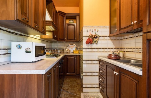Solanas House | Independent Villa with garden, wifi, airco!