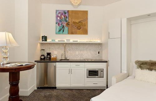 Downtown Hotel | Independence Square 310, Chic, Remodeled Studio w/Great Location in Aspen, A/C, & Kitchenette