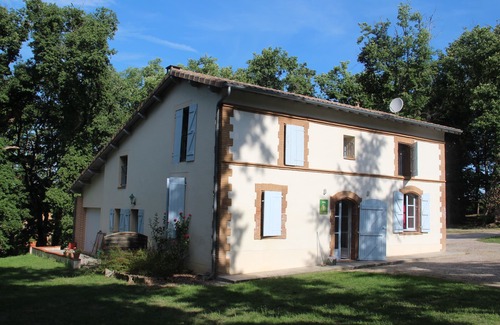 Serignac House | Independent cottage in park with large pool