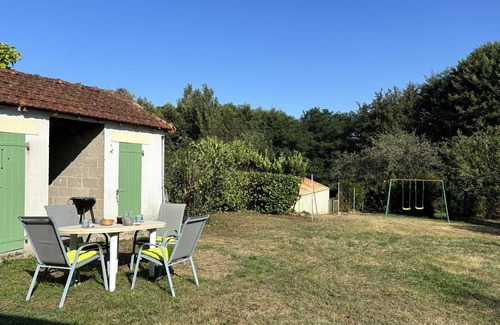Diou Cottage | Independent house between canal and Loire, 600m² garden