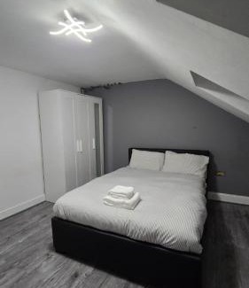 Reading House | Independent specious 5 BHK with 3 bathrooms with Toilet