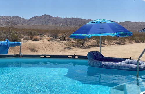 Indian Cove Cabin | Indian Cove Ranch, Joshua Tree on the Border of National Park-Hot Tub-Pool-WiFi