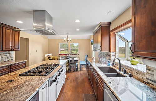 Colorado Springs House | INDOOR 44ft HEATED POOL,6BR 4BA,HOT TUB wPIKES PEAK VIEWS,POOL TABLE, SLEEPS 20!