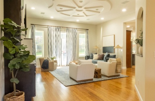 Meadow Lakes House | Indoor heated pool, sauna, exquistly decorted private retreat with gated drive