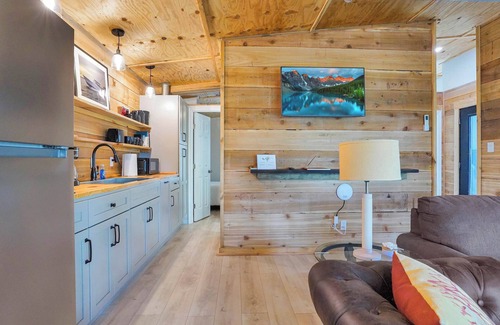 Locustville Cottage | Indoor-Outdoor 2BR on Working Farm | Creek View