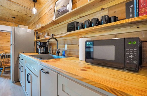 Locustville Cottage | Indoor-Outdoor 2BR on Working Farm | Creek View