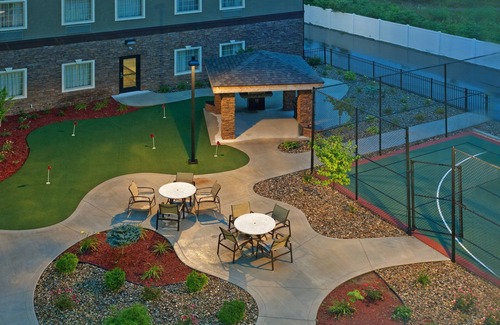 Simonton Lake Apartment | Indoor Pool + Free Wi-Fi, Free Breakfast | Only 20 Minutes from the University of Notre Dame