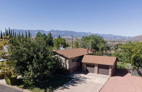 La Verkin House | Indoor Pool, Near Zion, 10+