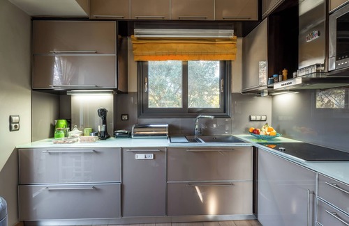 Kalyvia Thorikou Villa | Indoor pool villa Lagonisi 4-BDRM near the beach