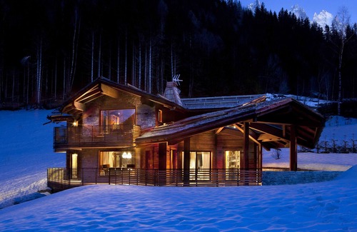Le Lavancher Ski Chalet | Indoor swimming pool, gym & spa