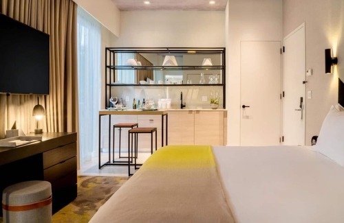 Midtown Hotel | Indulge in Luxe Midtown Stay near Pérez | Kitchenette, Deck Pool in Midtown