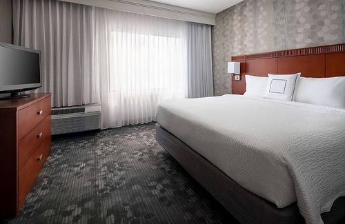 Camelback East Hotel | Indulge in Luxury Life! Spacious Unit! Minutes from Historic Heritage Square!