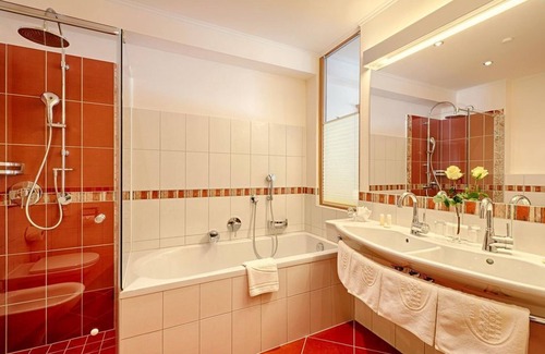 Bad Kleinkirchheim House | Indulgence suite ZIRBE breakfast - Thermenwelt Hotel Pulverer