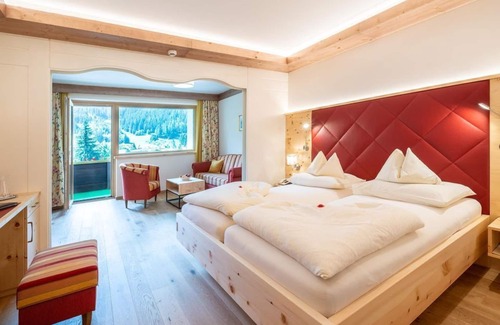 Bad Kleinkirchheim House | Indulgence suite ZIRBE breakfast - Thermenwelt Hotel Pulverer