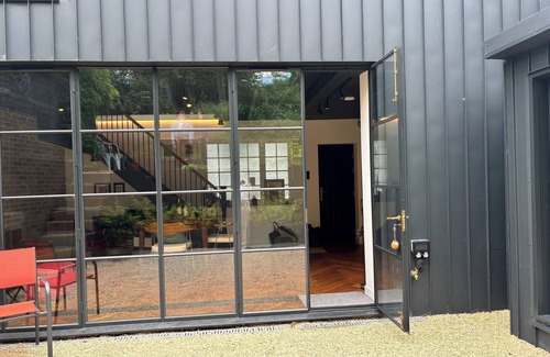 Islington Apartment | Industrial Chic 1BD Stable Conversion, Kings Cross