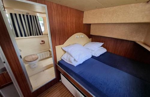 Chenille-Change Boat Rental | Ines - API-1-46-22