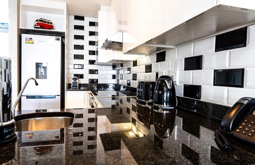 Bloubergstrand Apartment | Infinity Luxury Beachfront Apartment