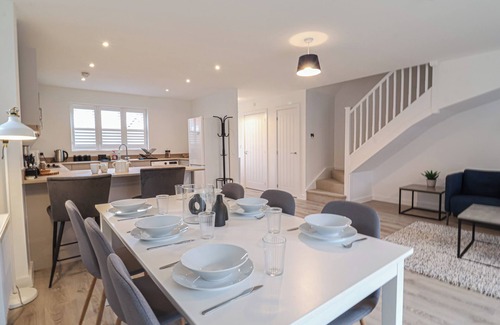 Martlesham Heath Cottage | INISHNEE HOUSE, family friendly, with a garden in Shotley Gate