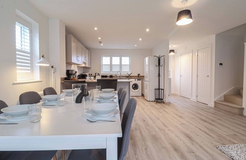 Martlesham Heath Cottage | INISHNEE HOUSE, family friendly, with a garden in Shotley Gate