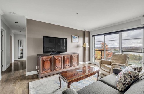 Boischatel Apartment | Initial Feng Shui Vue Fleuve