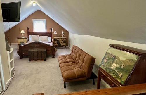 Gaithersburg Bed & Breakfast | Inn on Fox Meadow - Spacious Victorian Inn